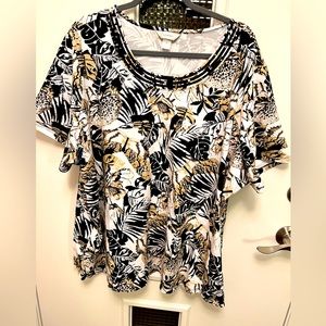 CJ Banks short sleeve top